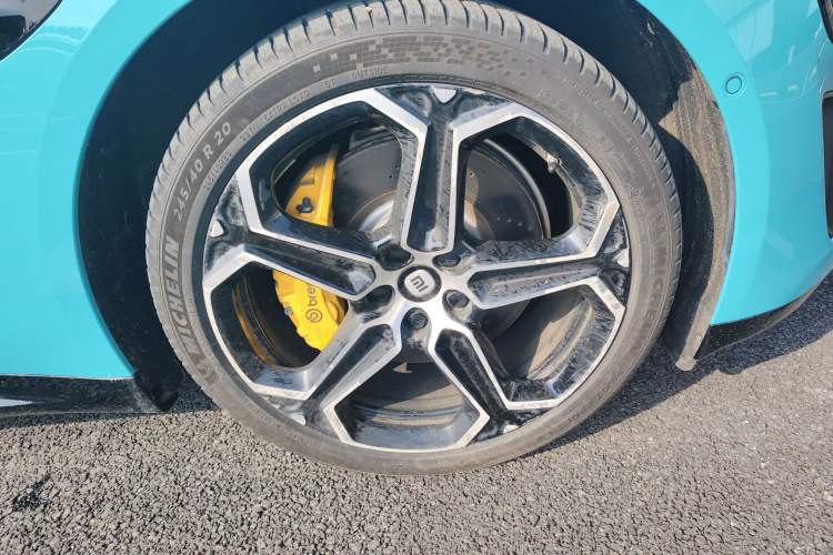 Used Xiaomi Auto SU7 2024 Rear-Drive Ultra-Long Range Advanced Pro-Level Intelligent Driving Version Right Front Wheel Hub