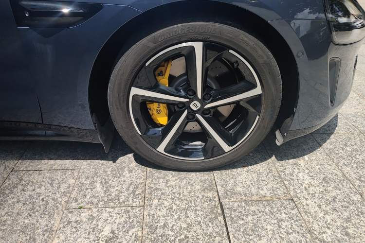 Used Xiaomi Auto SU7 2024 Four-Wheel Drive Ultra-Long Range Advanced Intelligent Driving Max Edition Right Front Wheel Hub