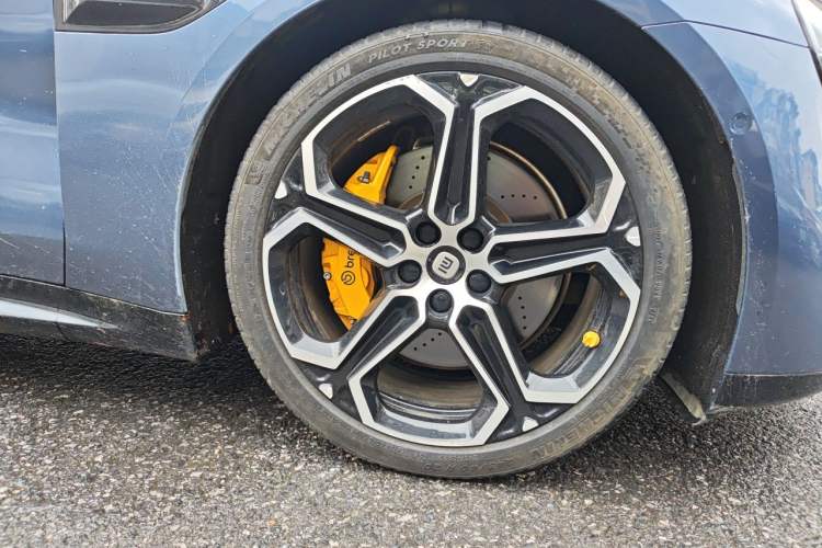 Used Xiaomi Auto SU7 2024 Four-Wheel-Drive Max Founder's Edition Right Front Wheel Hub
