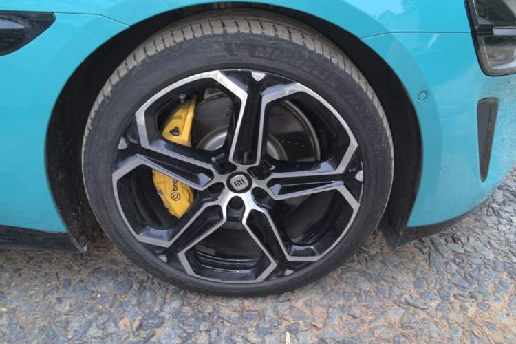 Used Xiaomi Auto SU7 2024 Four-Wheel Drive Ultra-Long Range Advanced Intelligent Driving Max Edition Right Front Wheel Hub