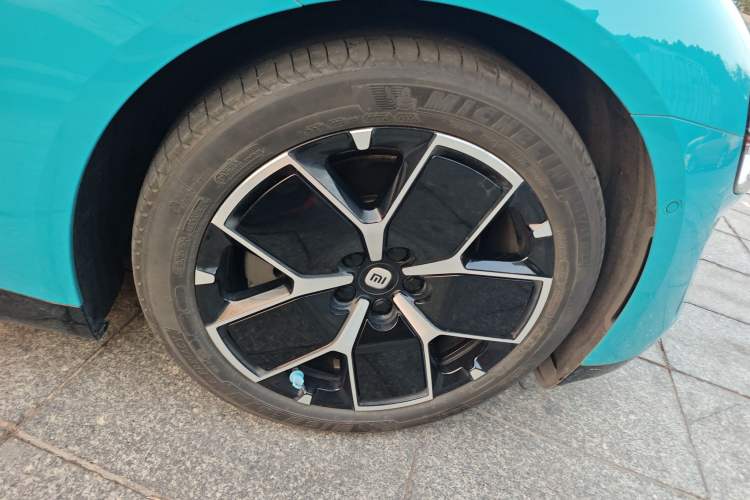Used Xiaomi Auto SU7 2024 Rear-Drive Ultra-Long Range Advanced Pro-Level Intelligent Driving Version Right Front Wheel Hub