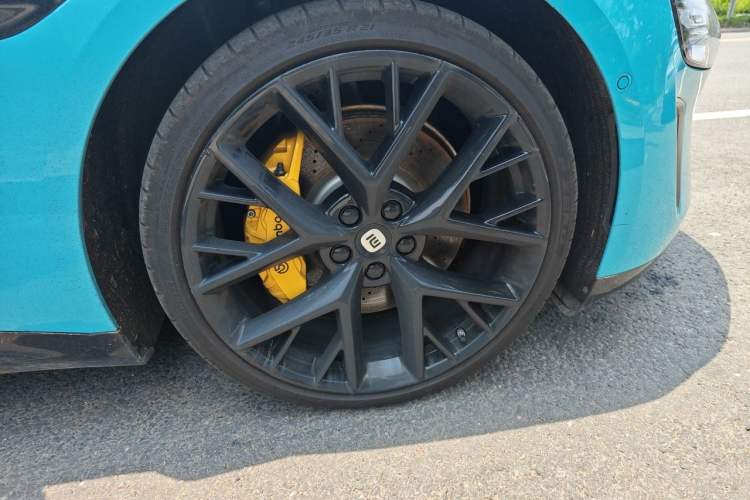 Used Xiaomi Auto SU7 2024 Four-Wheel Drive Ultra-Long Range Advanced Intelligent Driving Max Edition Right Front Wheel Hub