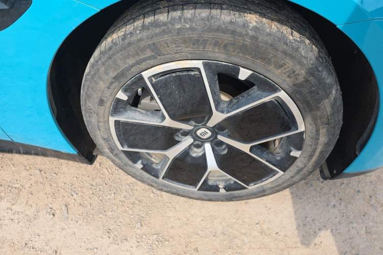 Used Xiaomi Auto SU7 2024 Rear-Drive Ultra-Long Range Advanced Pro-Level Intelligent Driving Version Right Front Wheel Hub