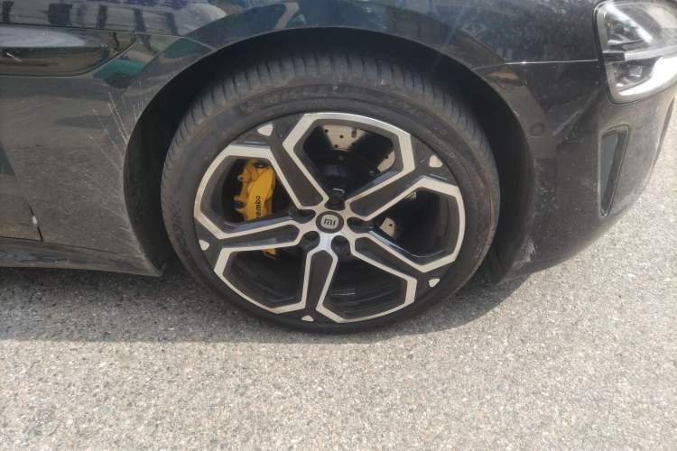 Used Xiaomi Auto SU7 2024 Rear-Drive Ultra-Long Range Advanced Pro-Level Intelligent Driving Version Right Front Wheel Hub