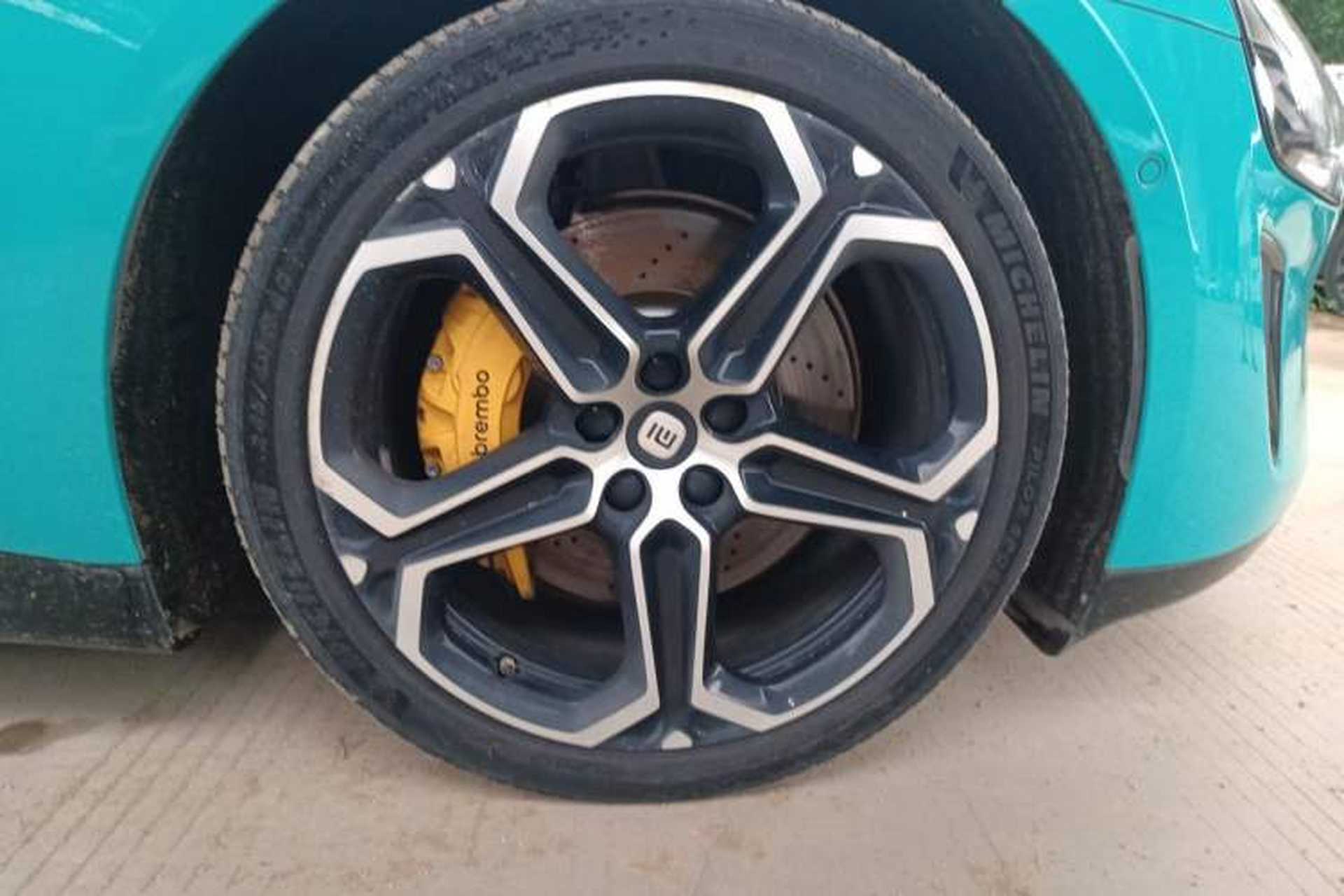 Used Xiaomi Auto SU7 2024 Four-Wheel-Drive Max Founder's Edition Right Front Wheel Hub