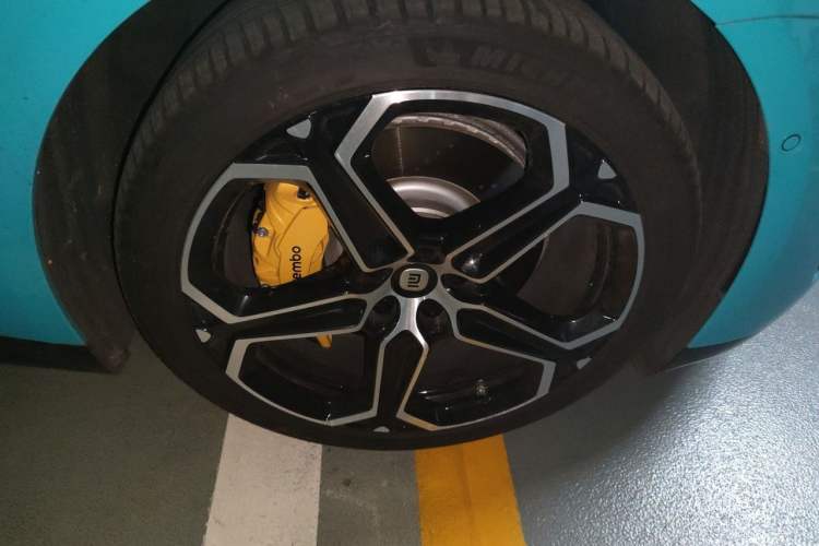 Used Xiaomi Auto SU7 2024 Rear-Drive Long-Range Intelligent Driving Version Right Front Wheel Hub