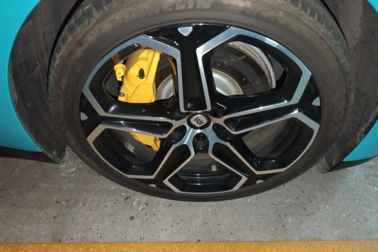 Used Xiaomi Auto SU7 2024 Four-Wheel Drive Ultra-Long Range Advanced Intelligent Driving Max Edition Right Front Wheel Hub