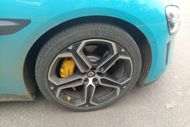 Used Xiaomi Auto SU7 2024 Four-Wheel Drive Ultra-Long Range Advanced Intelligent Driving Max Edition Right Front Wheel Hub