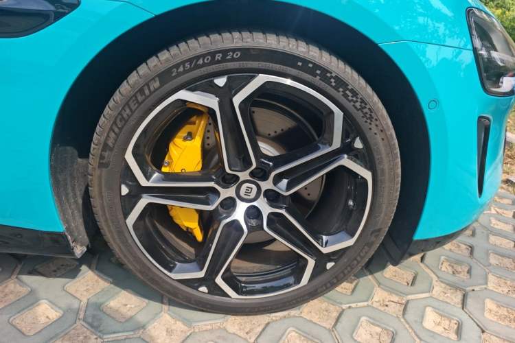 Used Xiaomi Auto SU7 2024 Four-Wheel-Drive Max Founder's Edition Right Front Wheel Hub
