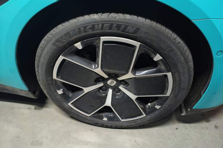 Used Xiaomi Auto SU7 2024 Rear-Drive Long-Range Intelligent Driving Version Right Front Wheel Hub