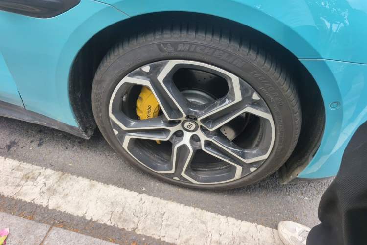 Used Xiaomi Auto SU7 2024 Four-Wheel Drive Ultra-Long Range Advanced Intelligent Driving Max Edition Right Front Wheel Hub