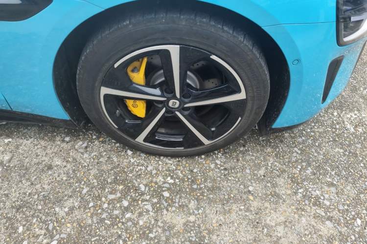 Used Xiaomi Auto SU7 2024 Four-Wheel Drive Ultra-Long Range Advanced Intelligent Driving Max Edition Right Front Wheel Hub