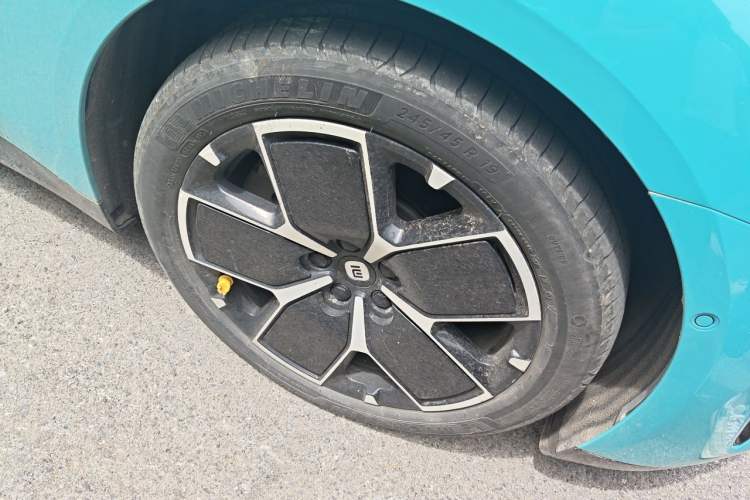 Used Xiaomi Auto SU7 2024 Rear-Drive Ultra-Long Range Advanced Pro-Level Intelligent Driving Version Right Front Wheel Hub
