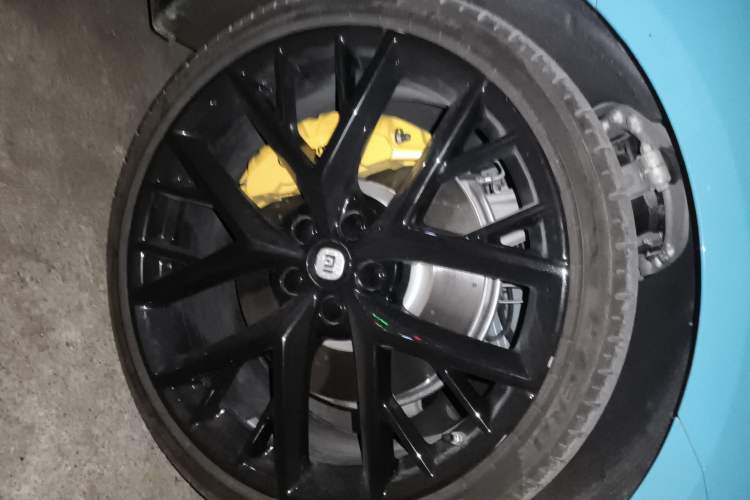 Used Xiaomi Auto SU7 2024 Four-Wheel Drive Ultra-Long Range Advanced Intelligent Driving Max Edition Right Front Wheel Hub