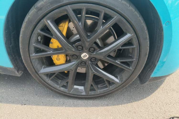 Used Xiaomi Auto SU7 2024 Four-Wheel Drive Ultra-Long Range Advanced Intelligent Driving Max Edition Right Front Wheel Hub