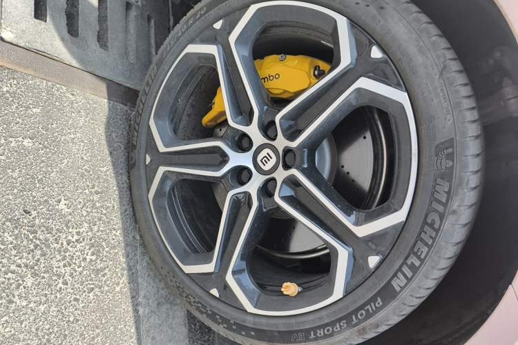 Used Xiaomi Auto SU7 2024 Rear-Drive Long-Range Intelligent Driving Version Right Front Wheel Hub