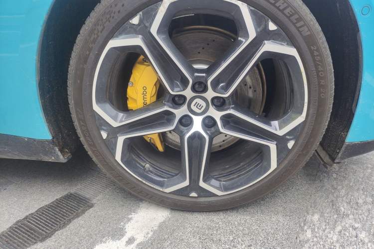 Used Xiaomi Auto SU7 2024 Rear-Drive Long-Range Intelligent Driving Version Right Front Wheel Hub
