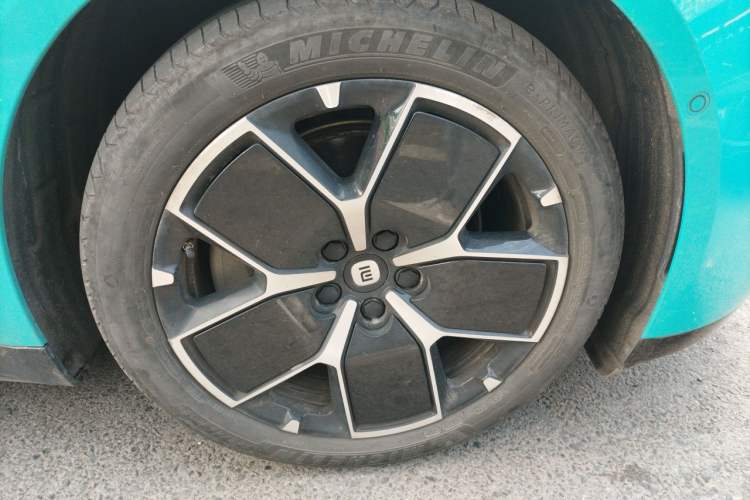 Used Xiaomi Auto SU7 2024 Rear-Drive Long-Range Intelligent Driving Version Right Front Wheel Hub