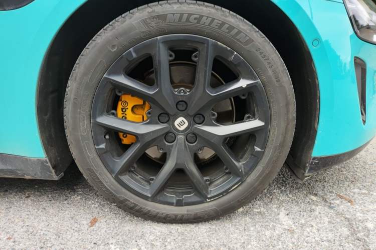 Used Xiaomi Auto SU7 2024 Rear-Drive Long-Range Intelligent Driving Version Right Front Wheel Hub