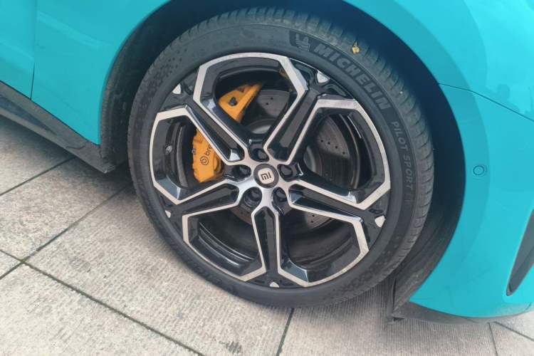 Used Xiaomi Auto SU7 2024 Four-Wheel-Drive Max Founder's Edition Right Front Wheel Hub