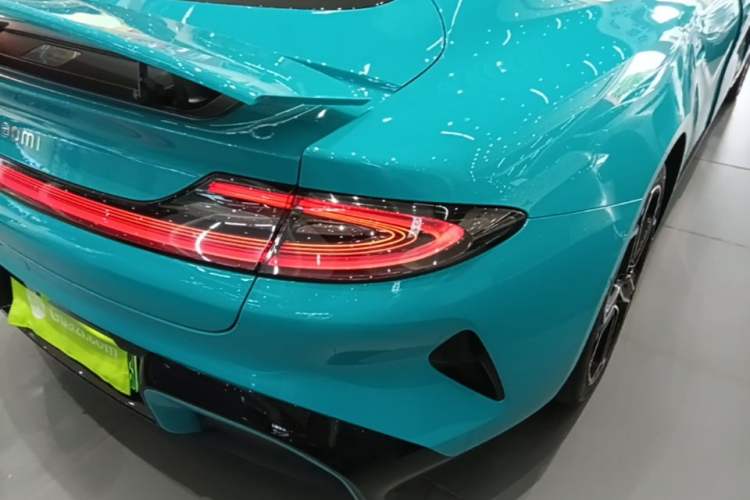 Used Xiaomi Auto SU7 2024 Rear-Drive Ultra-Long Range Advanced Pro-Level Intelligent Driving Version Right Rear Taillight