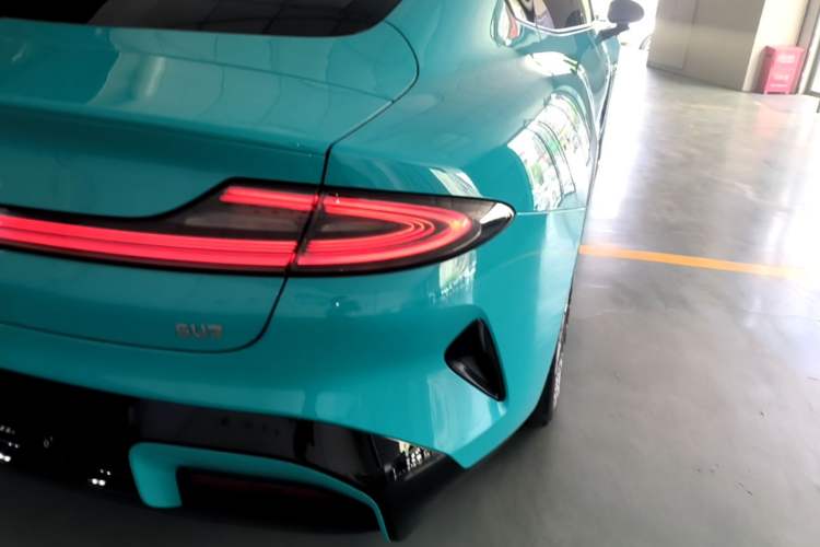 Used Xiaomi Auto SU7 2024 Rear-Drive Long-Range Intelligent Driving Version Right Rear Taillight