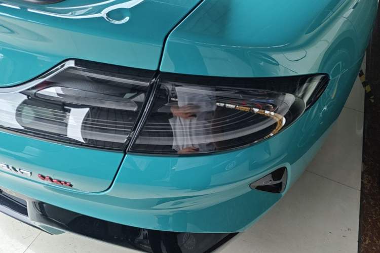Used Xiaomi Auto SU7 2024 Four-Wheel Drive Ultra-Long Range Advanced Intelligent Driving Max Edition Right Rear Taillight