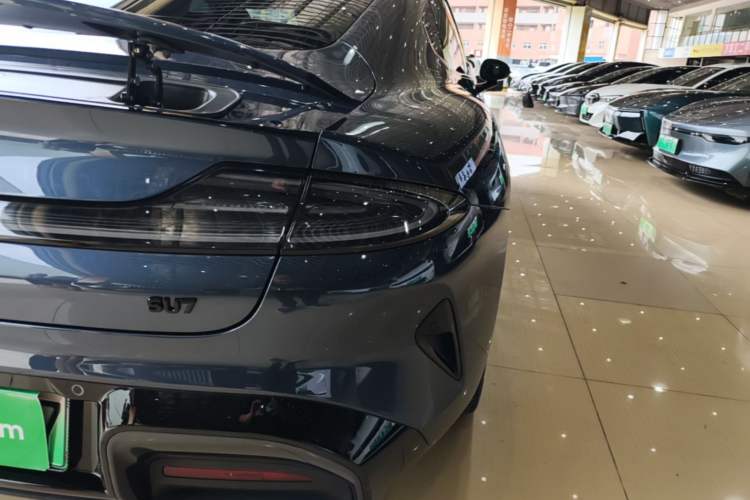 Used Xiaomi Auto SU7 2024 Rear-Drive Ultra-Long Range Advanced Pro-Level Intelligent Driving Version Right Rear Taillight