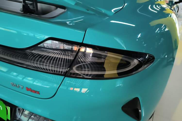 Used Xiaomi Auto SU7 2024 Four-Wheel Drive Ultra-Long Range Advanced Intelligent Driving Max Edition Right Rear Taillight