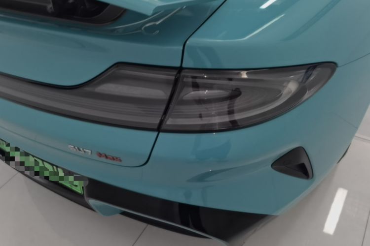 Used Xiaomi Auto SU7 2024 Four-Wheel Drive Ultra-Long Range Advanced Intelligent Driving Max Edition Right Rear Taillight