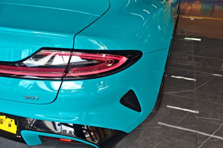 Used Xiaomi Auto SU7 2024 Rear-Drive Long-Range Intelligent Driving Version Right Rear Taillight