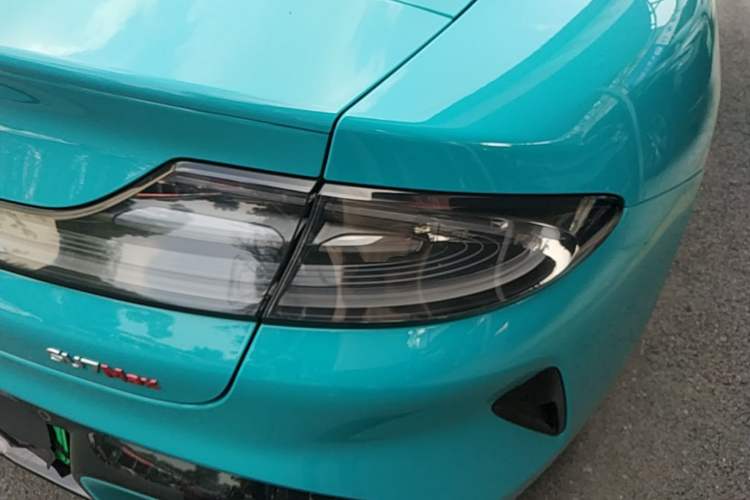 Used Xiaomi Auto SU7 2024 Four-Wheel-Drive Max Founder's Edition Right Rear Taillight