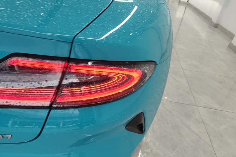 Used Xiaomi Auto SU7 2024 Rear-Drive Standard Founder Edition Right Rear Taillight