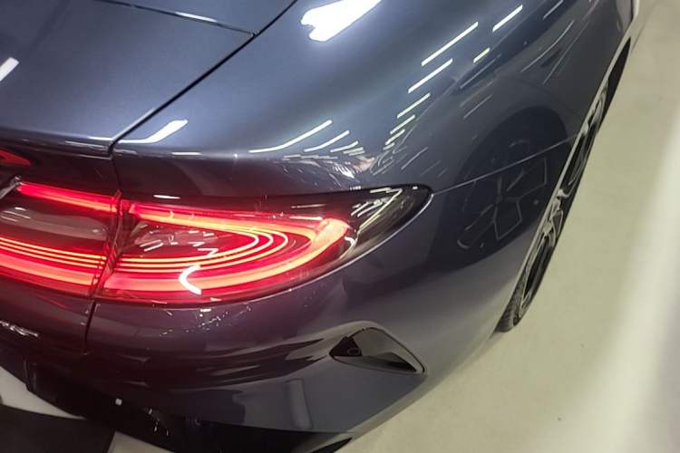 Used Xiaomi Auto SU7 2024 Rear-Drive Long-Range Intelligent Driving Version Right Rear Taillight