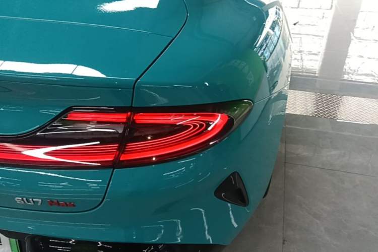 Used Xiaomi Auto SU7 2024 Four-Wheel Drive Ultra-Long Range Advanced Intelligent Driving Max Edition Right Rear Taillight