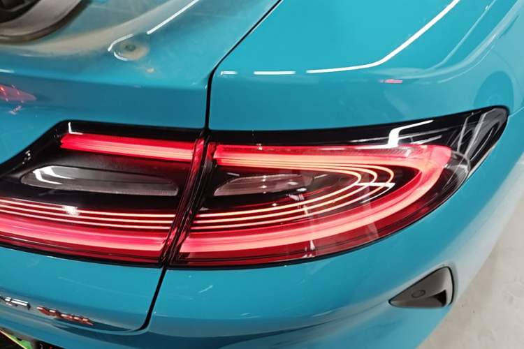 Used Xiaomi Auto SU7 2024 Four-Wheel Drive Ultra-Long Range Advanced Intelligent Driving Max Edition Right Rear Taillight