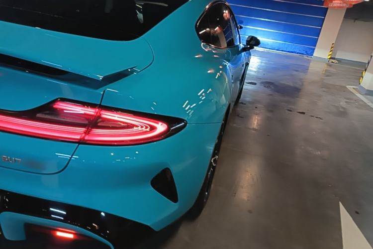 Used Xiaomi Auto SU7 2024 Four-Wheel Drive Ultra-Long Range Advanced Intelligent Driving Max Edition Right Rear Taillight