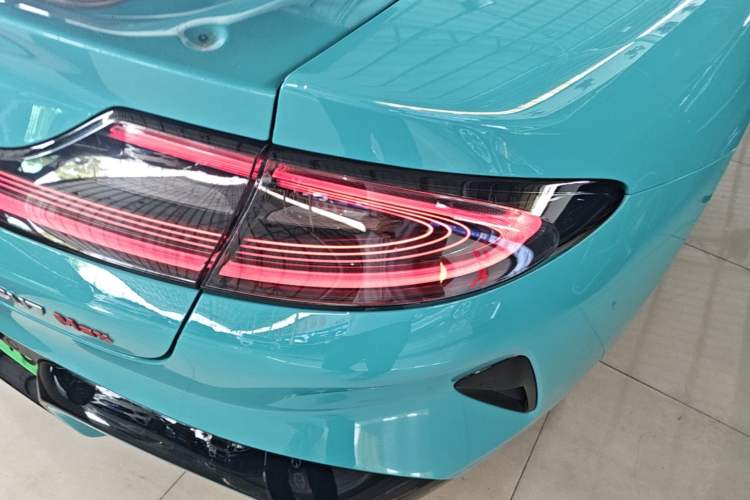 Used Xiaomi Auto SU7 2024 Four-Wheel Drive Ultra-Long Range Advanced Intelligent Driving Max Edition Right Rear Taillight