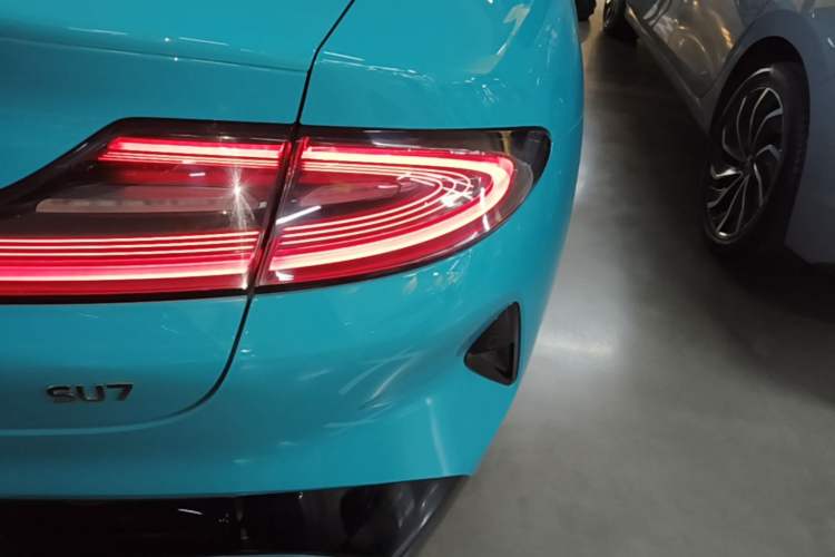 Used Xiaomi Auto SU7 2024 Rear-Drive Ultra-Long Range Advanced Pro-Level Intelligent Driving Version Right Rear Taillight