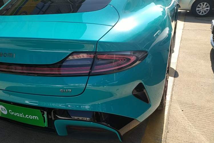 Used Xiaomi Auto SU7 2024 Rear-Drive Long-Range Intelligent Driving Version Right Rear Taillight