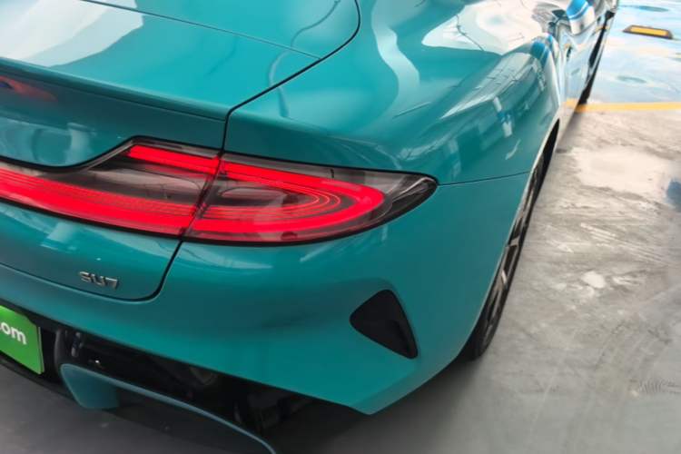 Used Xiaomi Auto SU7 2024 Rear-Drive Long-Range Intelligent Driving Version Right Rear Taillight