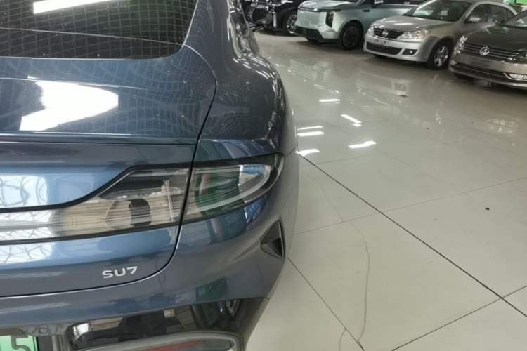 Used Xiaomi Auto SU7 2024 Rear-Drive Ultra-Long Range Advanced Pro-Level Intelligent Driving Version Right Rear Taillight