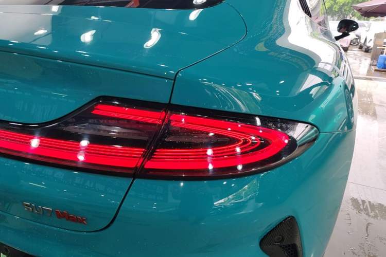 Used Xiaomi Auto SU7 2024 Four-Wheel Drive Ultra-Long Range Advanced Intelligent Driving Max Edition Right Rear Taillight