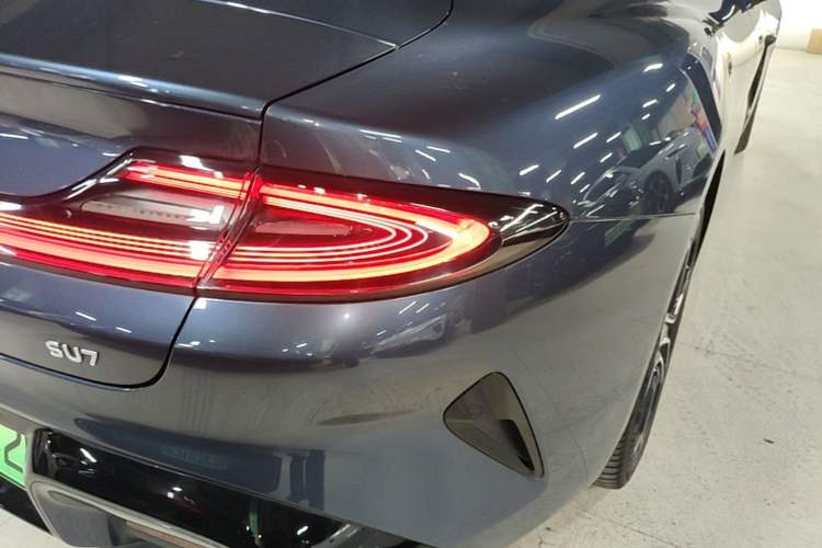 Used Xiaomi Auto SU7 2024 Rear-Drive Long-Range Intelligent Driving Version Right Rear Taillight