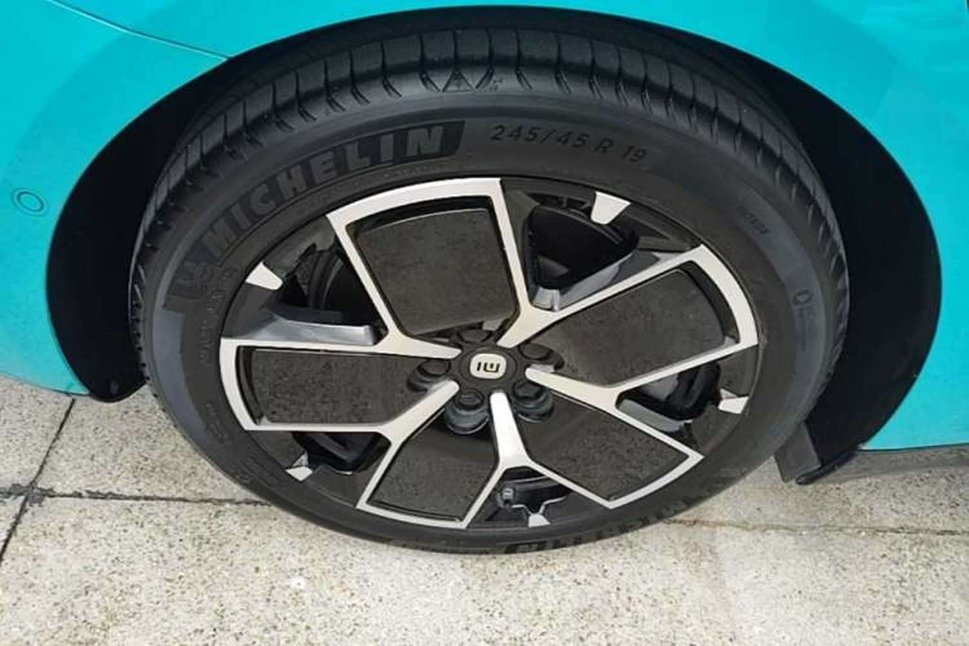 Used Xiaomi Auto SU7 2024 Rear-Drive Ultra-Long Range Advanced Pro-Level Intelligent Driving Version Right Rear Wheel Hub