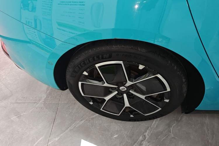 Used Xiaomi Auto SU7 2024 Rear-Drive Ultra-Long Range Advanced Pro-Level Intelligent Driving Version Right Rear Wheel Hub