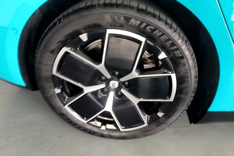 Used Xiaomi Auto SU7 2024 Rear-Drive Long-Range Intelligent Driving Version Right Rear Wheel Hub