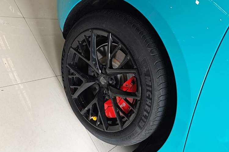 Used Xiaomi Auto SU7 2024 Rear-Drive Standard Founder Edition Right Rear Wheel Hub