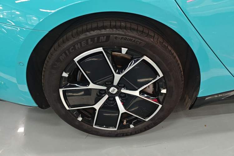 Used Xiaomi Auto SU7 2024 Rear-Drive Long-Range Intelligent Driving Version Right Rear Wheel Hub