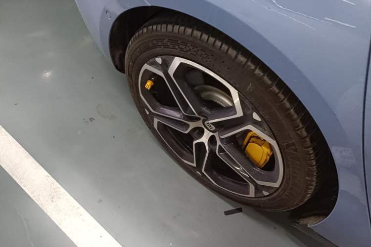 Used Xiaomi Auto SU7 2024 Four-Wheel-Drive Max Founder's Edition Right Rear Wheel Hub